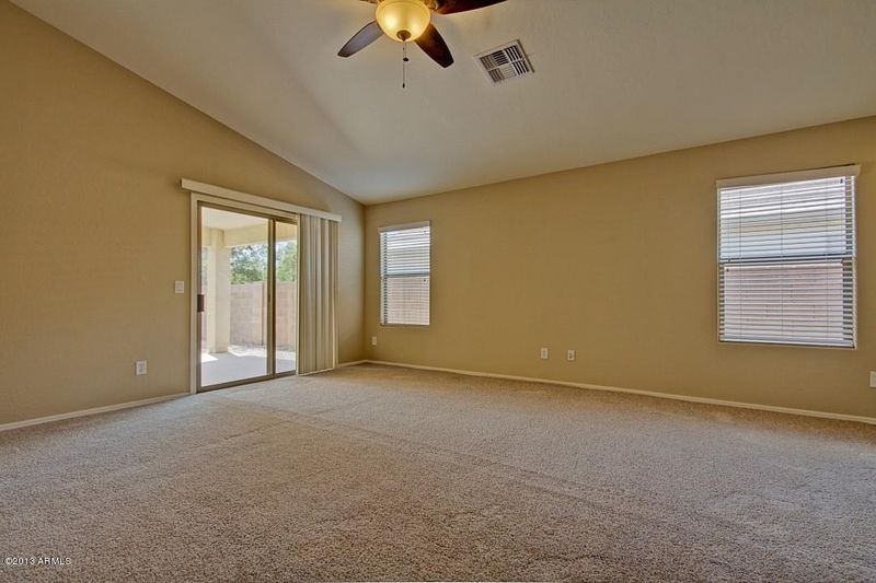 511 W Holstein Trl, San Tan Valley, AZ 85143