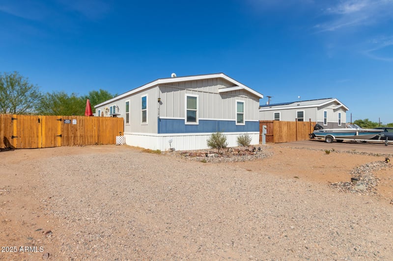 512 Claessens Dr, Morristown, AZ 85342