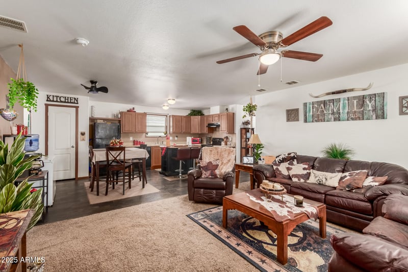 512 Claessens Dr, Morristown, AZ 85342