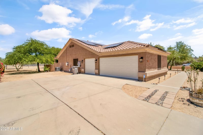 512 Jordon Ln, Phoenix, AZ 85086