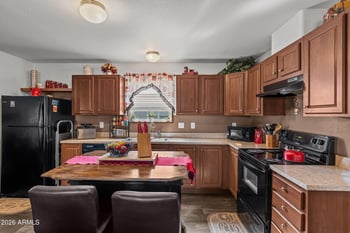 512 W Claessens Dr, Morristown, AZ 85342