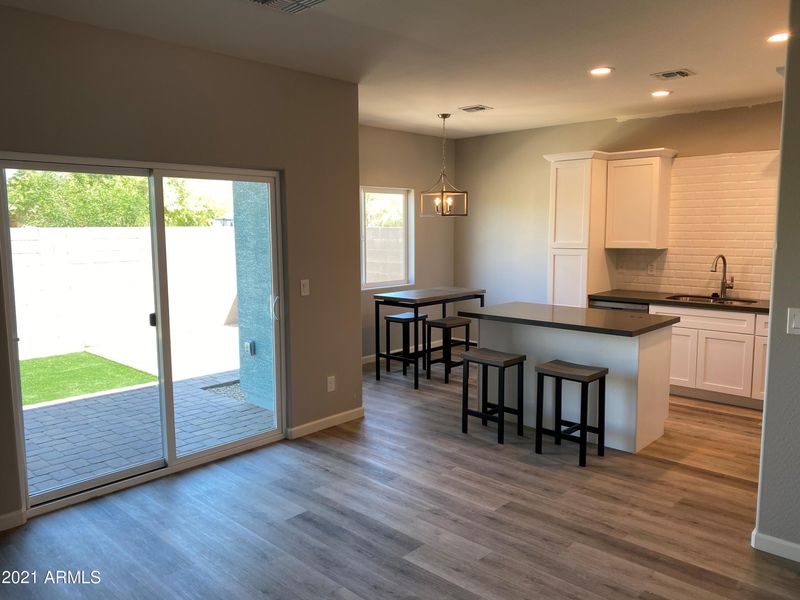 512 W Harwell Rd, Phoenix, AZ 85041