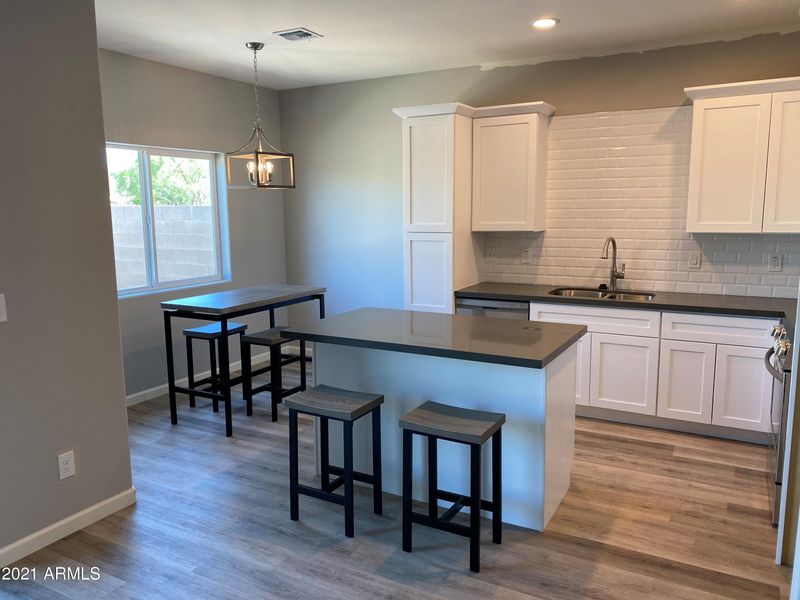 512 W Harwell Rd, Phoenix, AZ 85041