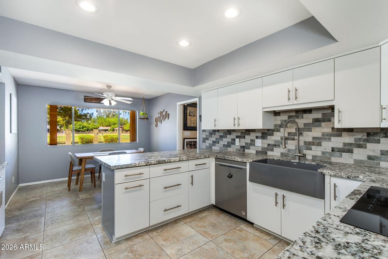 512 W Moon Valley Dr, Phoenix, AZ 85023