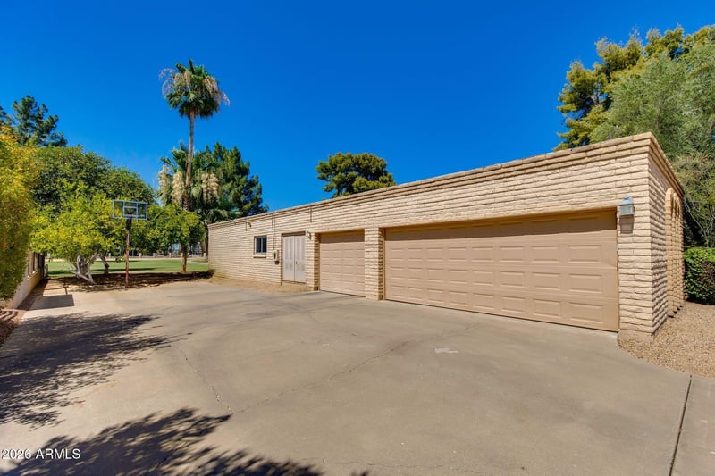 512 W Moon Valley Dr, Phoenix, AZ 85023