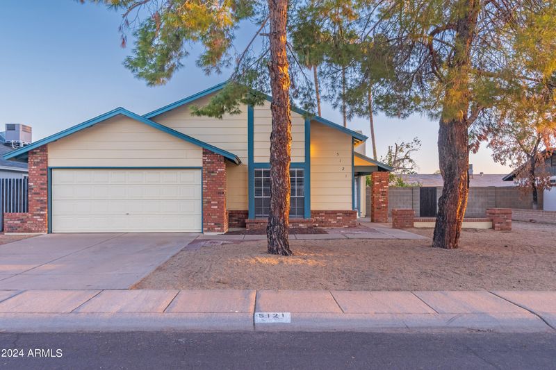 5121 W Aster Dr, Glendale, AZ 85304