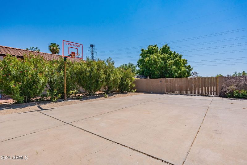5121 W Whispering Wind Dr, Glendale, AZ 85310