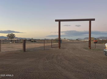 51252 Buffalo Dog Rd #-, Aguila, AZ 85320