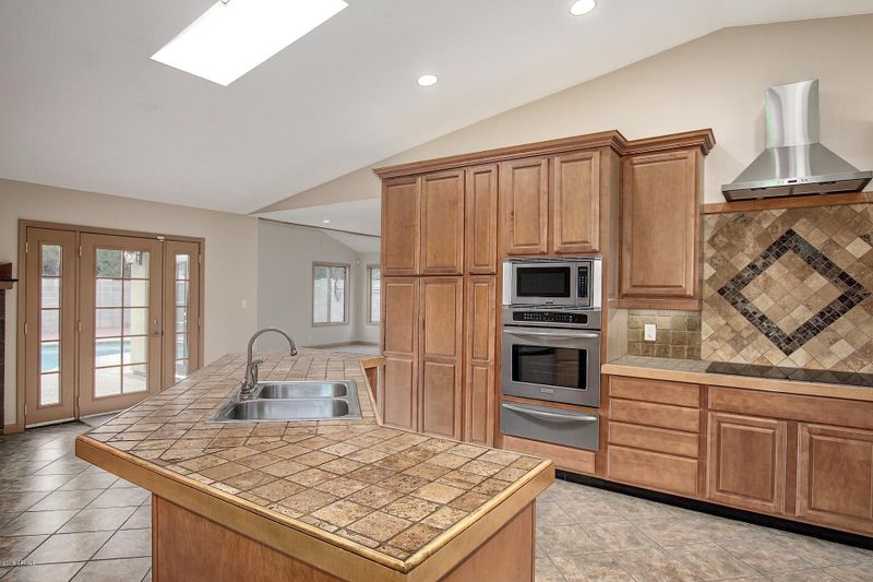 5127 E Tunder Dr, Phoenix, AZ 85044