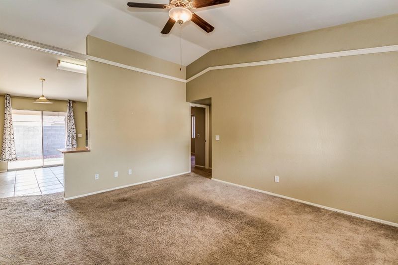 513 E Behrend Dr, Phoenix, AZ 85024