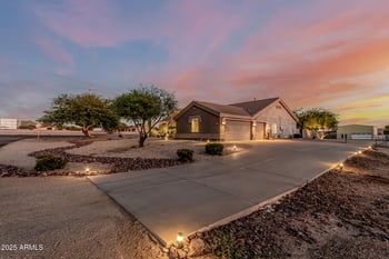 513 Jordon Ln, Phoenix, AZ 85086