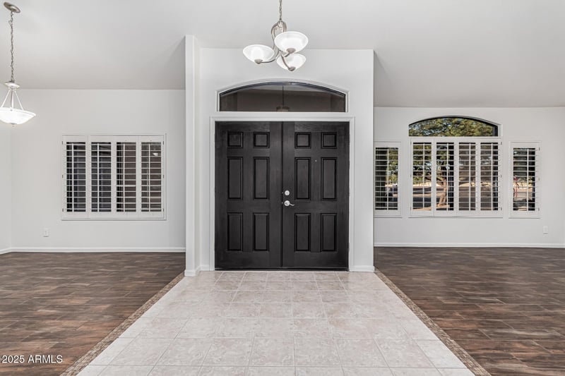 513 Jordon Ln, Phoenix, AZ 85086