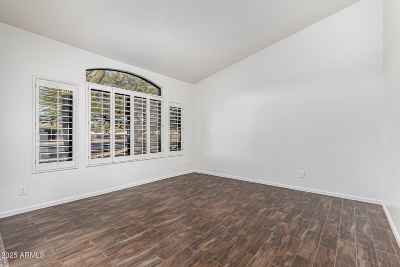 513 Jordon Ln, Phoenix, AZ 85086