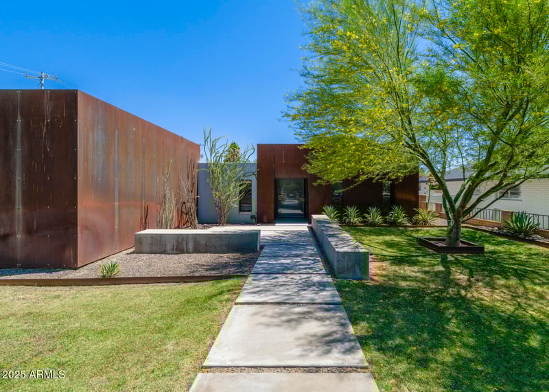 513 Rose Ln, Phoenix, AZ 85012