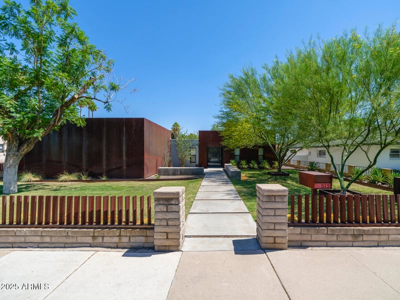 513 Rose Ln, Phoenix, AZ 85012
