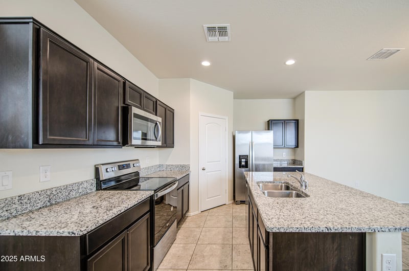 5137 Iridium Way, San Tan Valley, AZ 85143