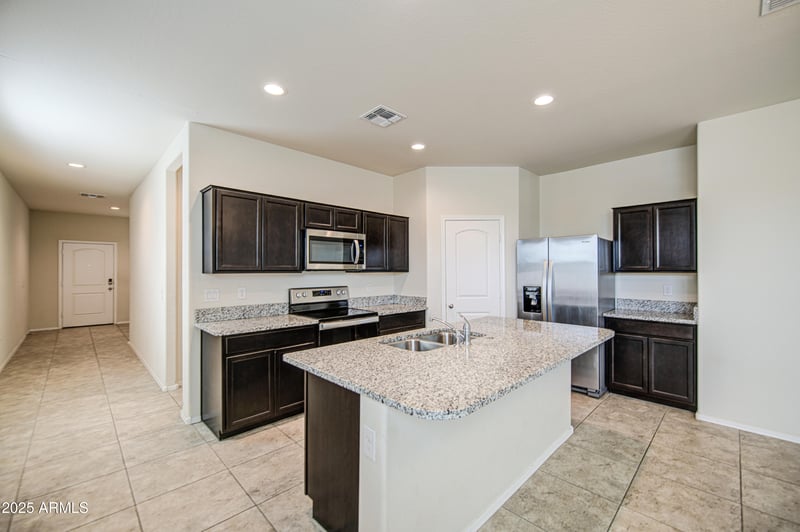 5137 Iridium Way, San Tan Valley, AZ 85143
