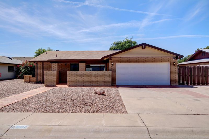 5137 W Harmont Dr, Glendale, AZ 85302