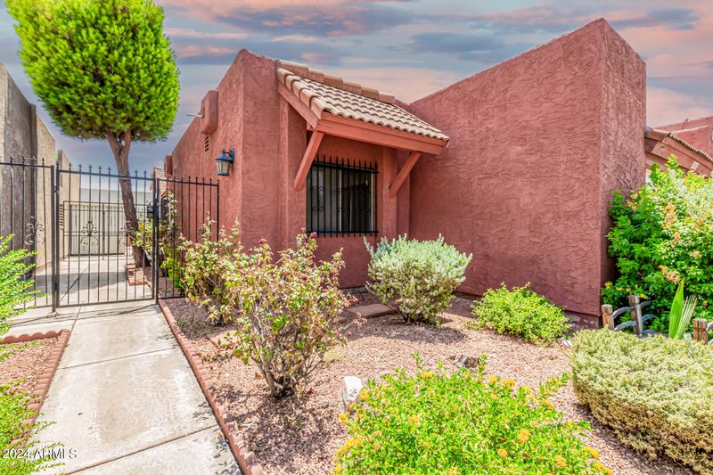 5137 W Sanna St, Glendale, AZ 85302