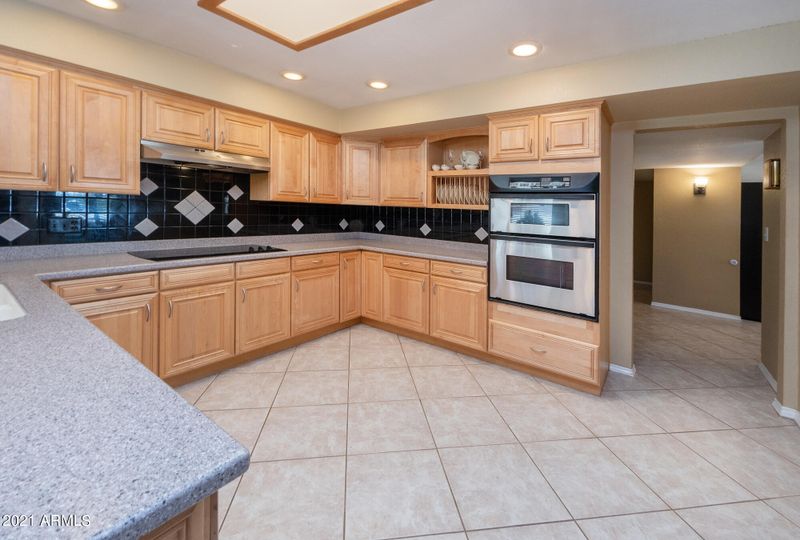5141 E Tamblo Dr, Phoenix, AZ 85044