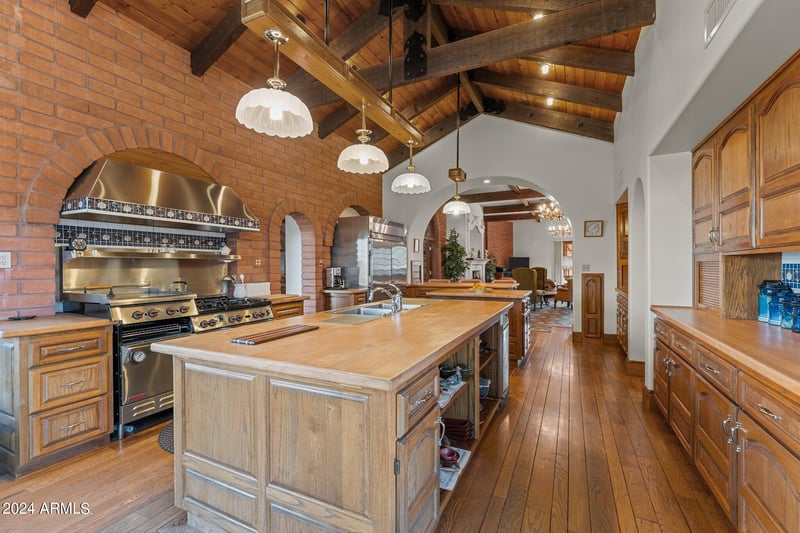 51414 Pete Rd, Aguila, AZ 85320