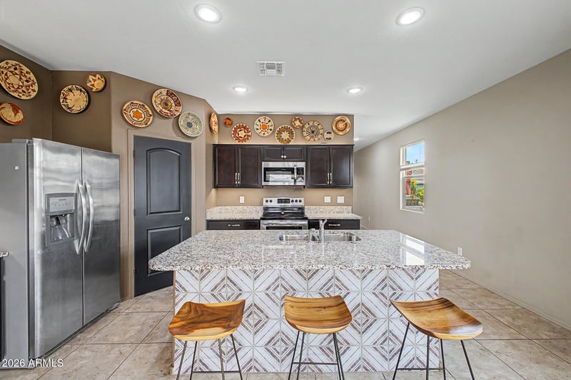 5143 Wallace Way, San Tan Valley, AZ 85143