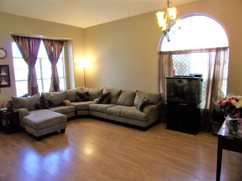 5143 W Oraibi Dr, Glendale, AZ 85308