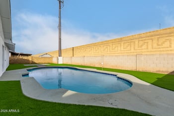 516 Greenway Dr, Tempe, AZ 85282