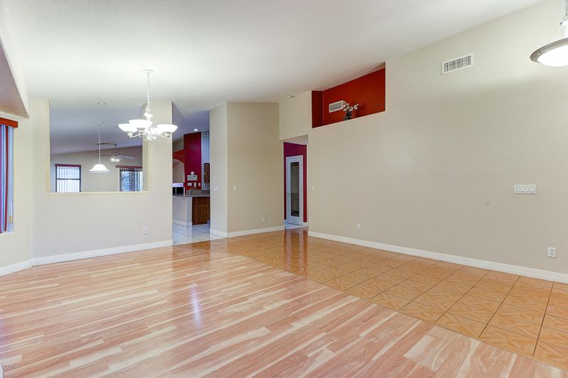 5169 W Frier Dr, Glendale, AZ 85301