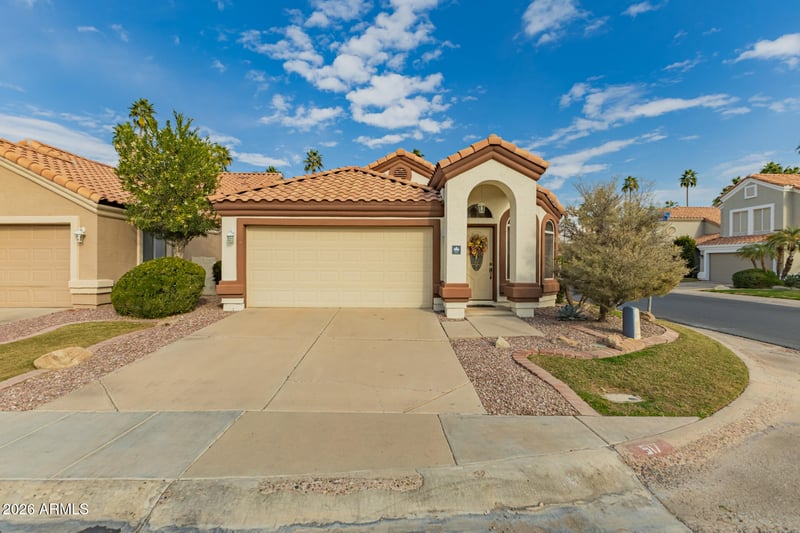 517 Paradise Dr, Gilbert, AZ 85233