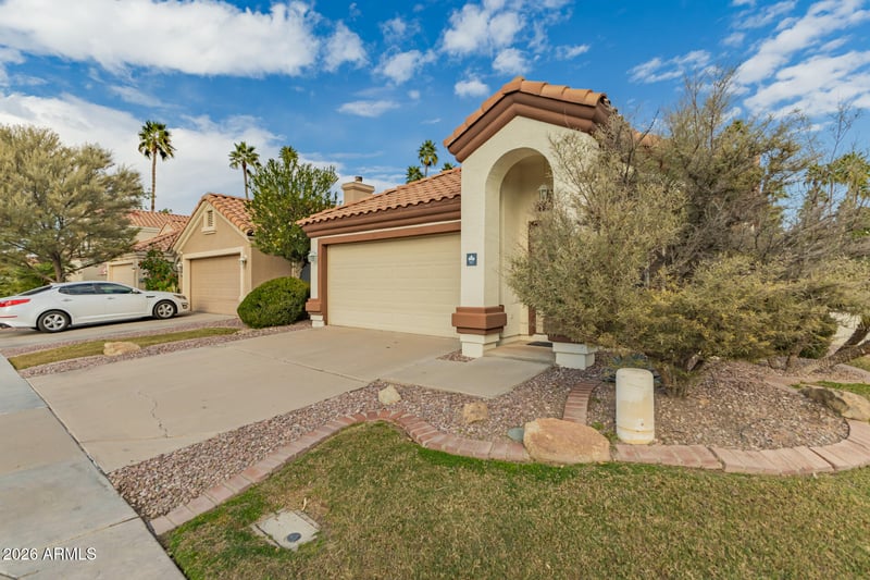 517 Paradise Dr, Gilbert, AZ 85233