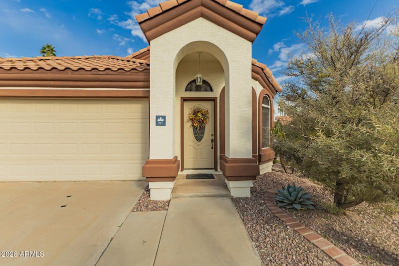 517 Paradise Dr, Gilbert, AZ 85233