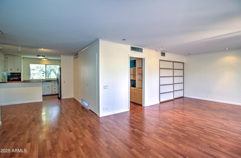 520 Clarendon Ave #E18, Phoenix, AZ 85013
