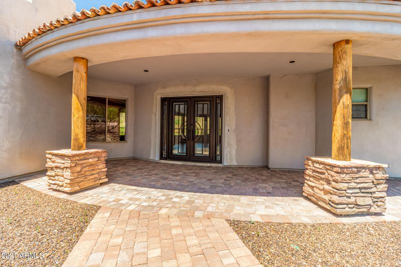520 E Briles Rd, Phoenix, AZ 85085