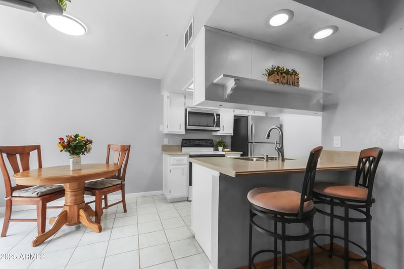 520 Stapley Dr #117, Mesa, AZ 85203