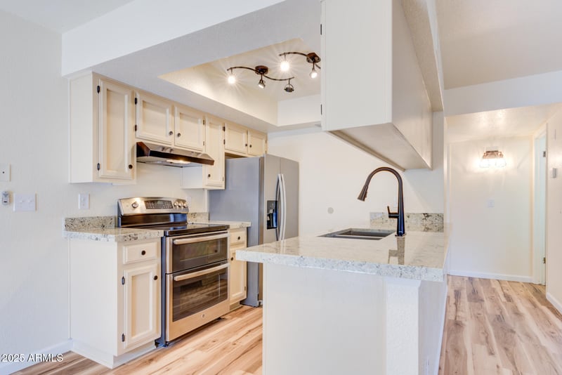 520 Stapley Dr #285, Mesa, AZ 85203