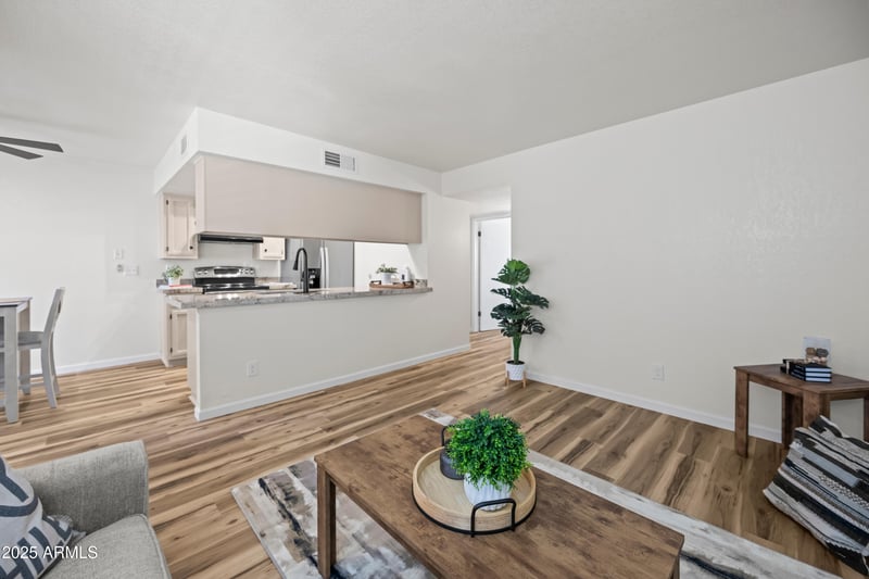 520 Stapley Dr #285, Mesa, AZ 85203