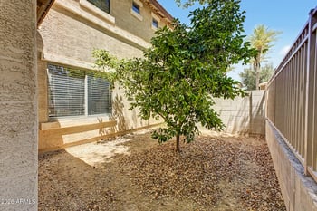 5201 Shaw Butte Dr, Glendale, AZ 85304