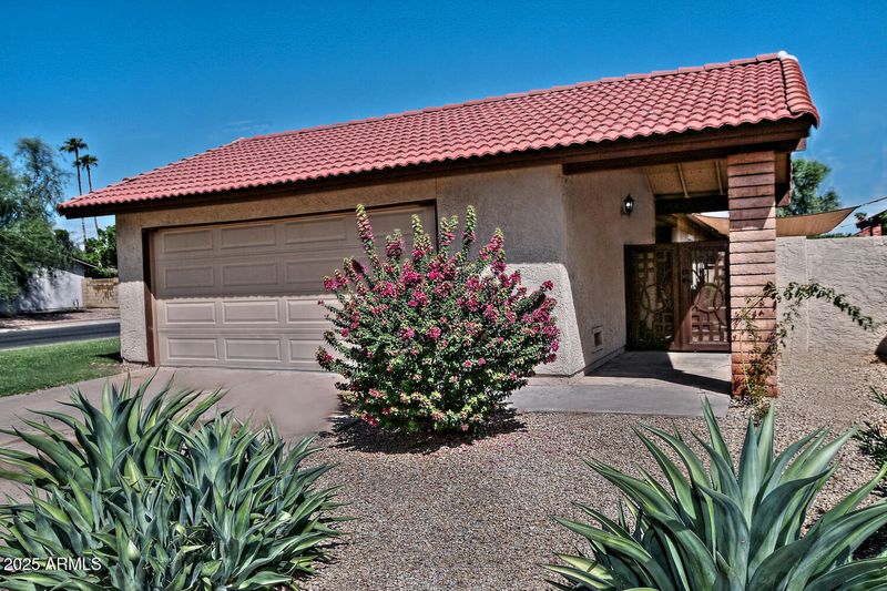 5202 E Tamblo Dr, Phoenix, AZ 85044