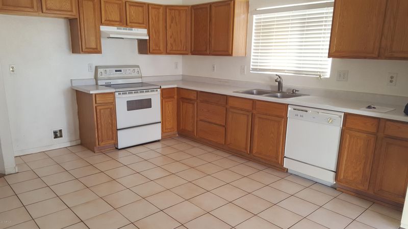 5202 N 102nd Dr, Glendale, AZ 85307