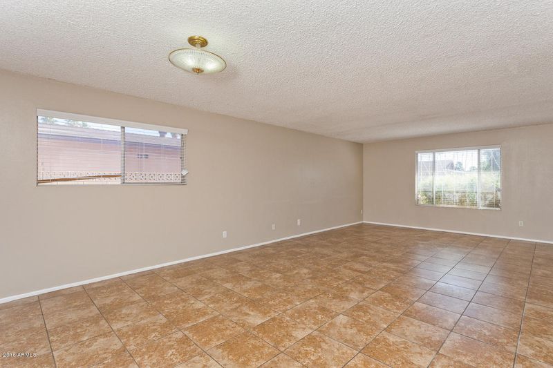5202 N 40th Dr, Phoenix, AZ 85019