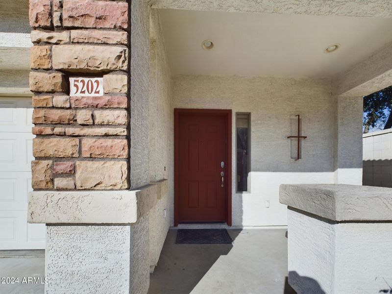 5202 W Shaw Butte Dr, Glendale, AZ 85304