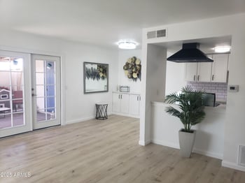 5203 42nd Dr, Phoenix, AZ 85019