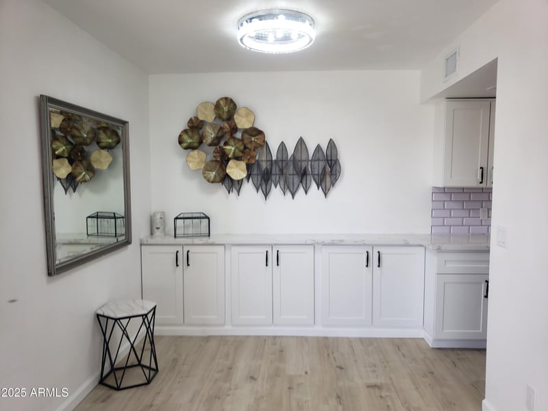5203 42nd Dr, Phoenix, AZ 85019