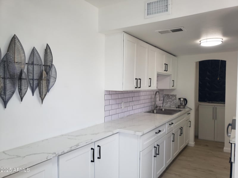 5203 42nd Dr, Phoenix, AZ 85019