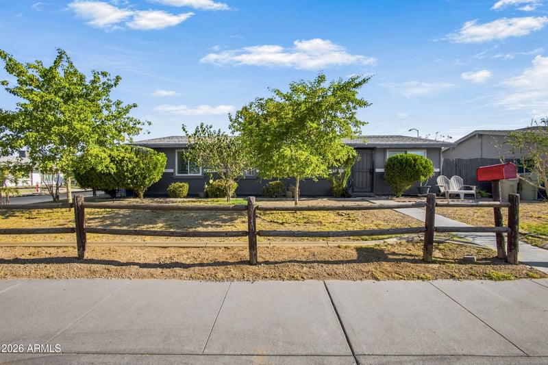 5203 W Banff Ln, Glendale, AZ 85306