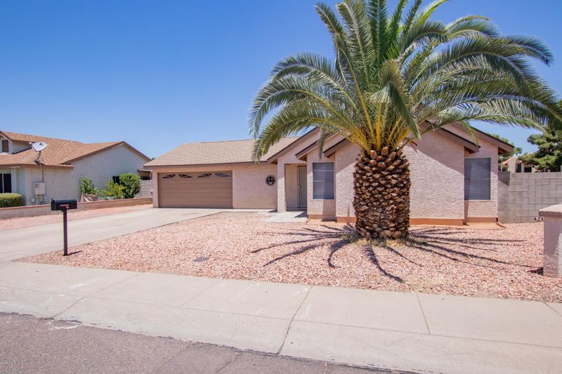 5204 W Voltaire Dr, Glendale, AZ 85304