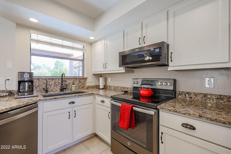 5207 E Half Moon Dr, Phoenix, AZ 85044