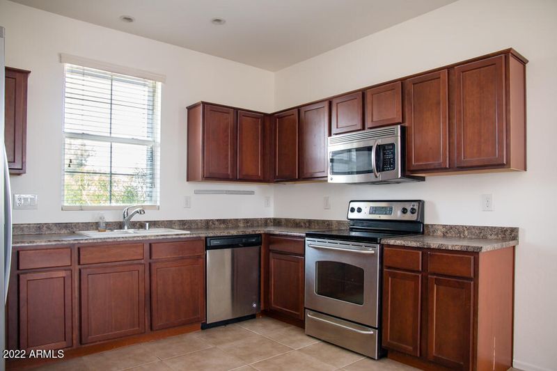 5207 W Burton Dr, Phoenix, AZ 85043
