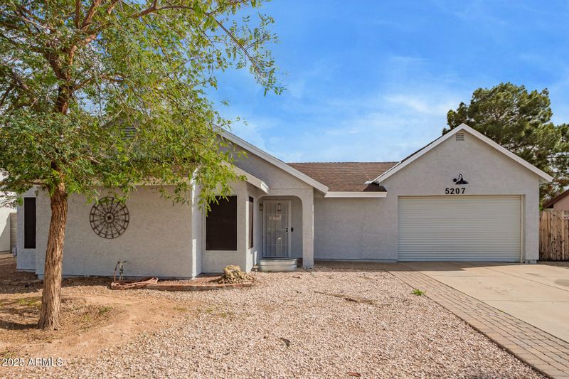 5207 W Eugie Ave, Glendale, AZ 85304